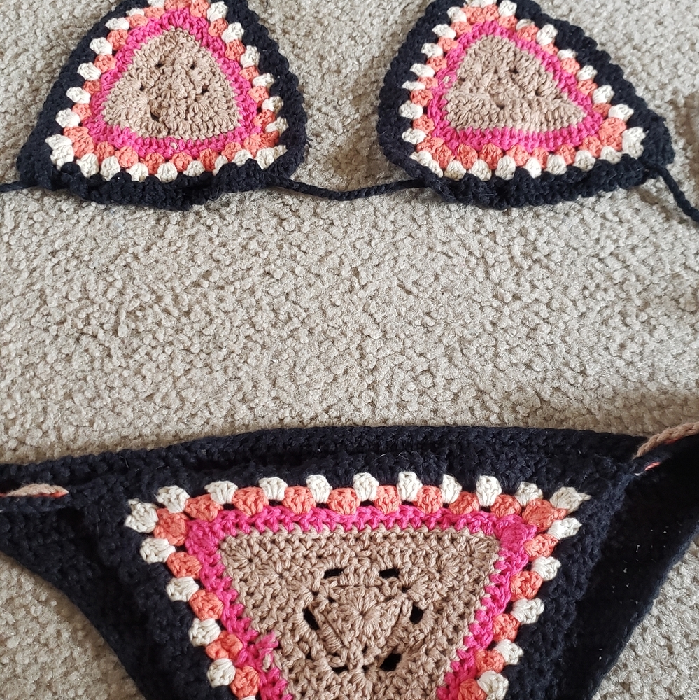 Bikini - Picture 2 of 4